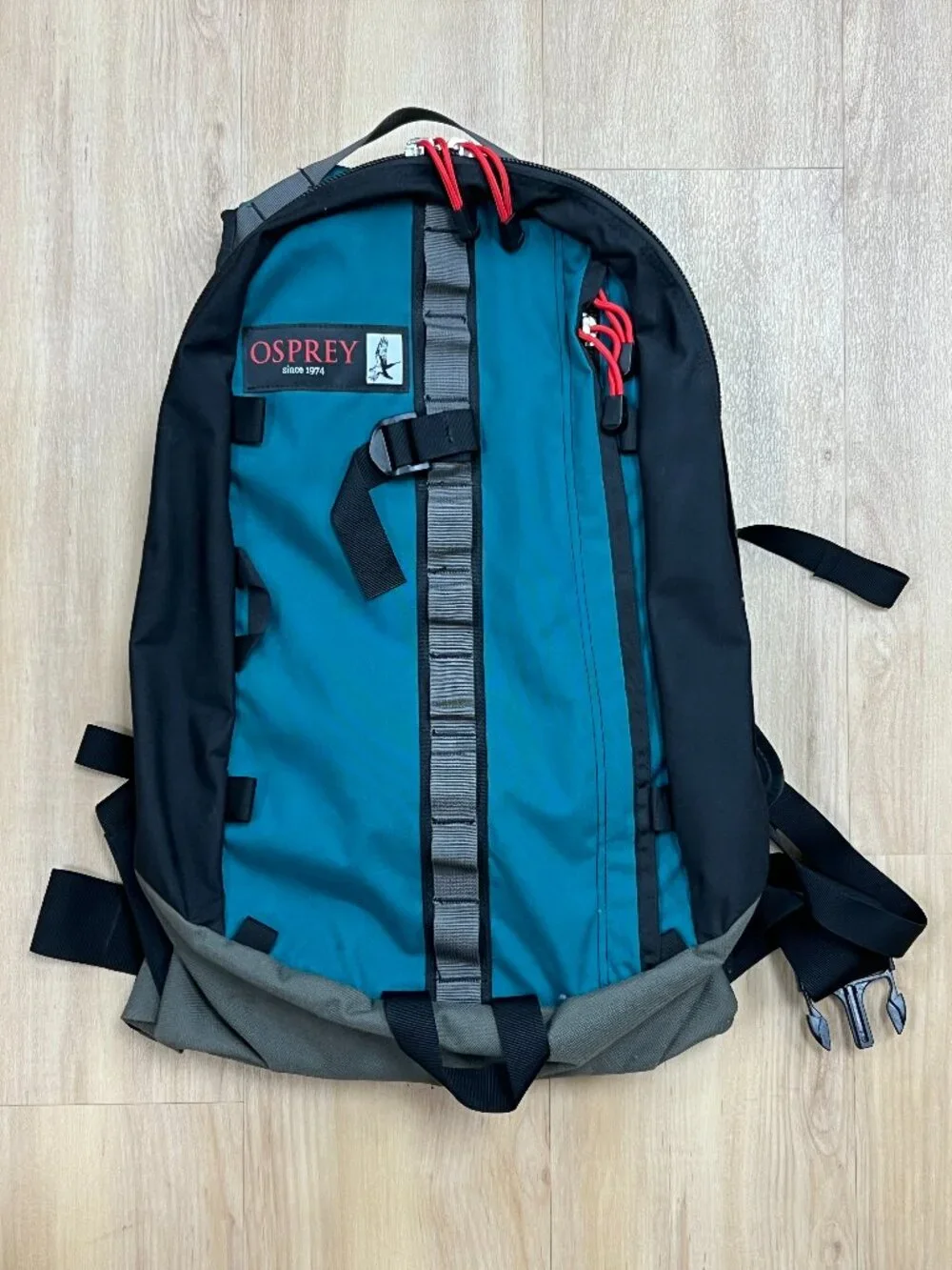 Osprey Heritage Simplex 20L hiking camping backpack retro gorpcore